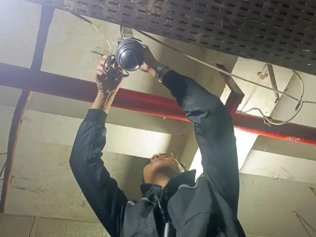 Pemasangan kamera CCTV di plafon