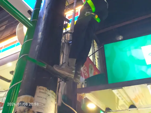 Penarikan kabel di tiang