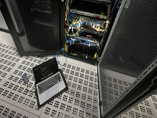 Maintenance server di rak